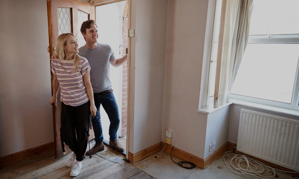 A couple viewing a rental property with an estate agent, representing landlords and tenants preparing for changes under the Renters’ Reform Act in Lichfield.