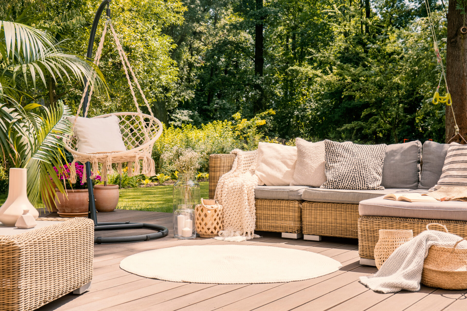 Stylish garden seating area with outdoor furniture and greenery, reflecting the outdoor space and lifestyle appeal that can influence property values in Tamworth.